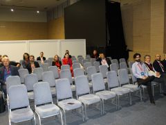 Loading...