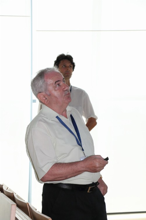 Loading...