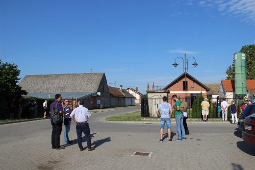 Loading...