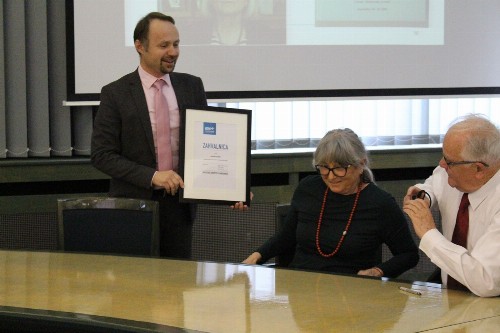 Loading...